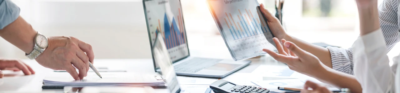 https://software.staging.integreat.be/wp-content/uploads/sites/2/2025/06/integreat-financials.webp